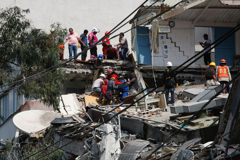 墨西哥19日遭到規模7.1強震襲擊，災情嚴重，一名致理科大海外實習後在當地工作的女畢業生失聯。   圖：達志影像/路透社