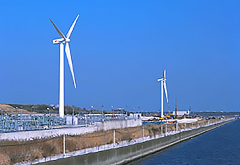 東京都中央防波堤内側海埔新生地設立的東京臨海風力發電所，暱稱為「東京風車」。   圖：取自東京臨海風力發電所官網