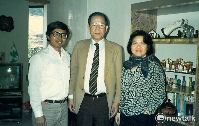 美麗島事件出獄後，1987年陳菊（右）與戴振耀（左）於日本拜會海外黑名單的獨盟領袖之一的黃昭堂（中）   戴振耀提供