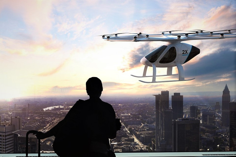 今（26）日杜拜當局宣布，這款由德國無人機公司「Volocopter」所研發的飛行計程車，目前已經在未載乘客下的「概念性」試飛成功。   圖：翻攝自 Volocopter 官網