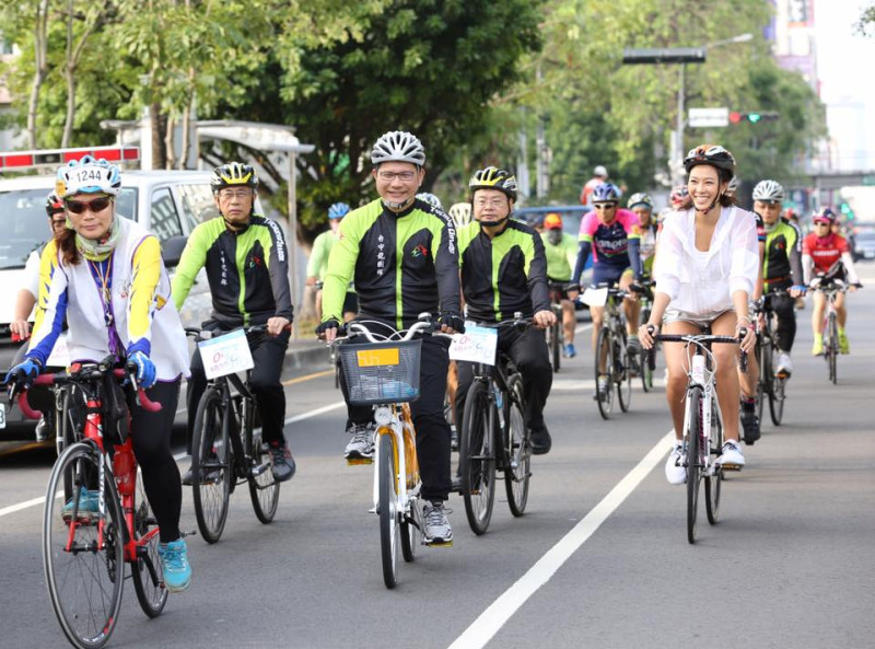 林佳龍表示，台中市是國內外公認的自行車城市，市府將以四面向推動。   圖：林佳龍臉書
