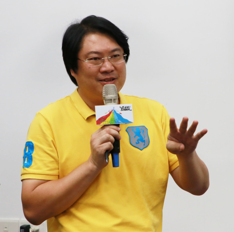 林右昌指出，郵輪產業的經濟效益，不只有觀光客，除民生物資採購是運作的重要一環，更重要的，未來能把郵輪上下游產業鏈留在基隆，提升基隆在地經濟。   圖 : 基隆市政府/提供
