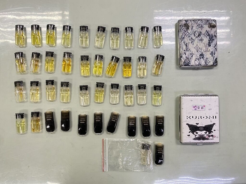 台南市安平區某棟大樓公寓時常飄出刺鼻毒味，警方20日搜索查獲42顆喪屍菸彈，並逮捕送辦屋內情侶，2人尿液也出現K他命反應。（台南市警察局提供）中央社記者張榮祥台南傳真　114年8月21日   