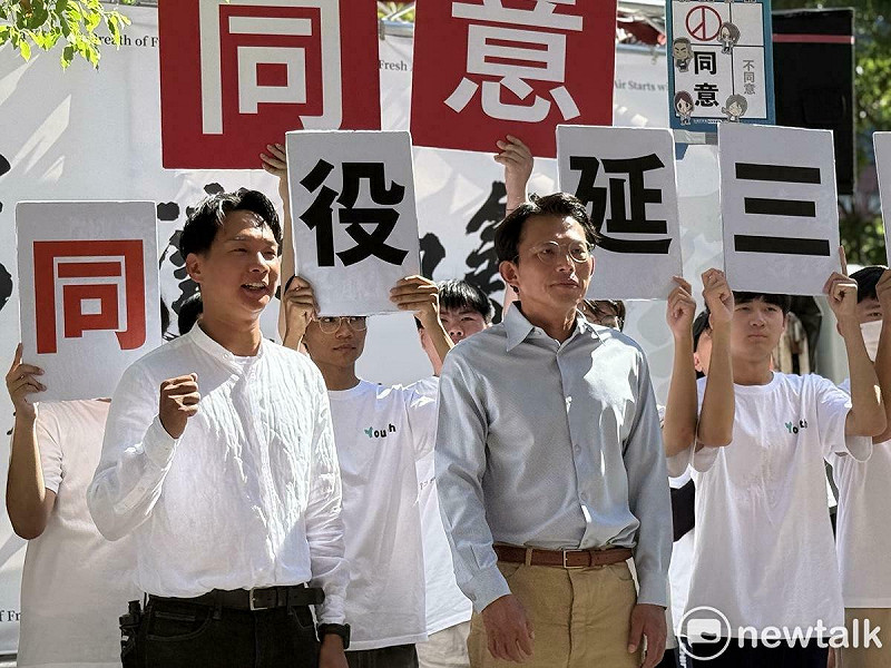 民眾黨主席黃國昌（右）、台北市議員陳宥丞（左）。   圖：周煊惠 / 攝
