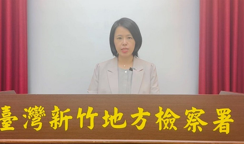 新竹縣竹東鎮發生17歲少年遭擄人勒贖致死案，21日於宜蘭山區尋獲被害人遺體。圖為新竹地檢署主任檢察官蔡宜臻22日說明案情。（新竹地檢署提供）中央社記者郭宣彣傳真  114年8月22日   