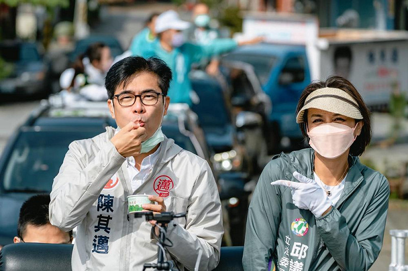 高雄市長陳其邁和民進黨立委邱議瑩 圖:取自邱議瑩臉書 高雄市長陳其邁和民進黨立委邱議瑩 圖:取自邱議瑩臉書