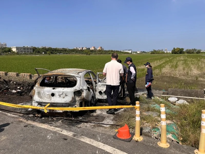 警方找到槍手犯案的BMW車輛卻已遭燒毀，企圖製造斷點。   圖：警方提供