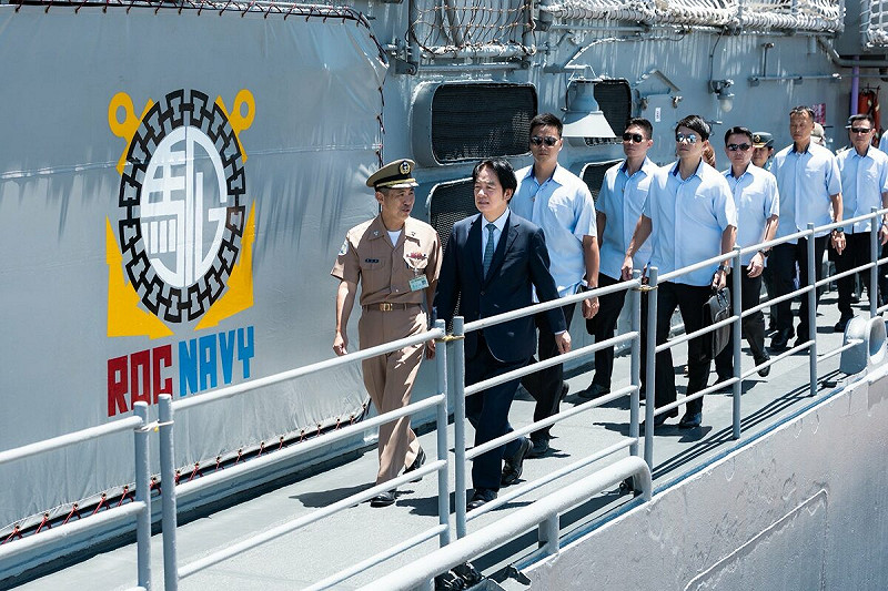 賴清德前往一六八艦隊慰勞海軍官士兵 圖:翻攝自賴清德臉書