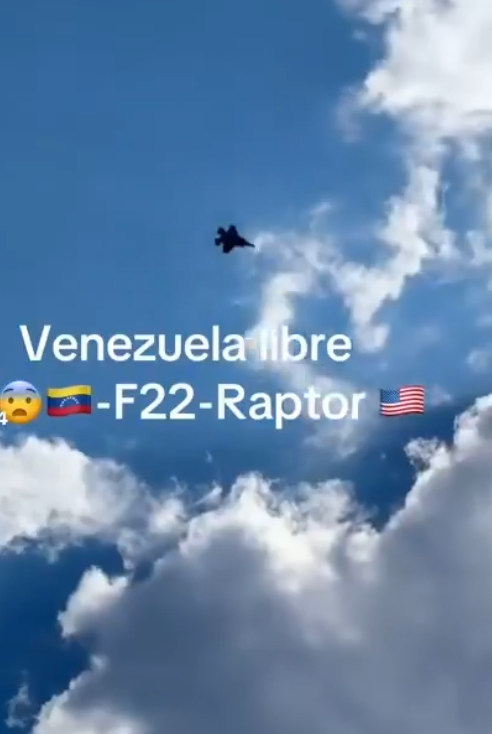  據傳委內瑞拉當地拍攝到劃過天際的F-22猛禽戰鬥機。圖：翻攝自 X 