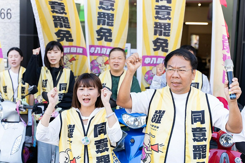 「一罷擊臣」強調,「我們的聲音,不是仇恨,而是心痛。這不是惡罷,這是一場對家鄉沒落的溫柔抗議」,呼籲民眾823站出來,同意罷免。 圖:取自「一罷擊臣 - 罷免江啟臣」臉書