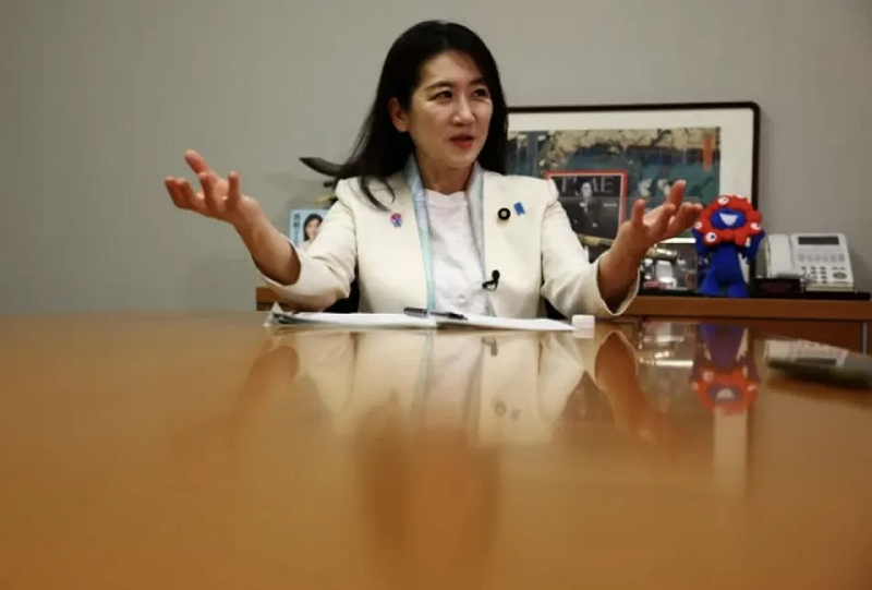 日本參議員松川瑠衣。 圖:翻攝自 騰訊新聞「40度觀察」 日本參議員松川瑠衣。 圖:翻攝自 騰訊新聞「40度觀察」
