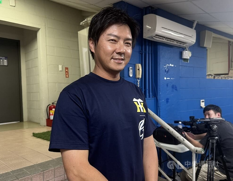 中華職業棒球大聯盟富邦悍將隊宣布與9名新秀完成簽約，副領隊兼農場總監林威助（圖）22日表示，會先請體能教練為每名新秀擬定訓練項目，一開始體能最重要。中央社記者楊啟芳攝  114年8月22日   
