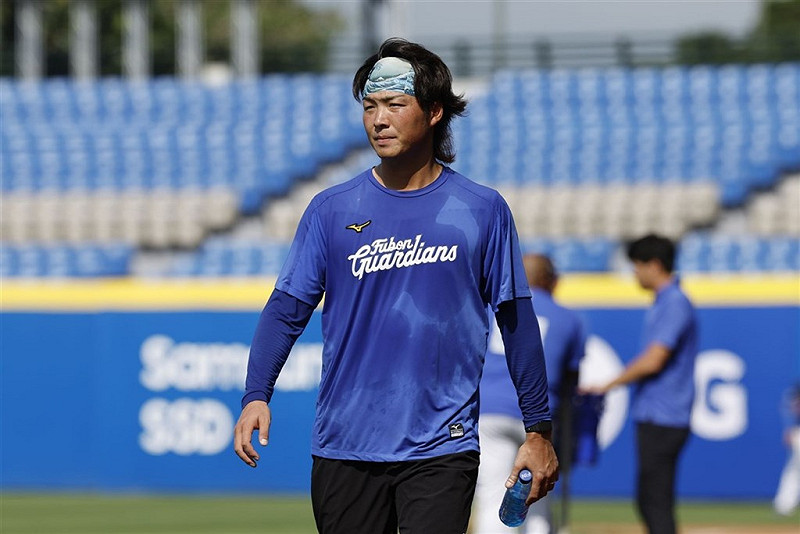 富邦悍將日籍投手鈴木駿輔曾在甲子園有完投勝紀錄，點出日本對甲子園投入度如台灣人對國際賽。（富邦悍將提供）   