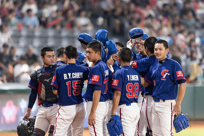 U15亞洲青少棒錦標賽台灣隊（圖）23日冠軍戰再與日本隊碰頭，終場台灣小將以3比0完成連霸並奪下隊史第8冠，（中華民國棒球協會提供）中央社記者謝靜雯傳真  114年8月23日   