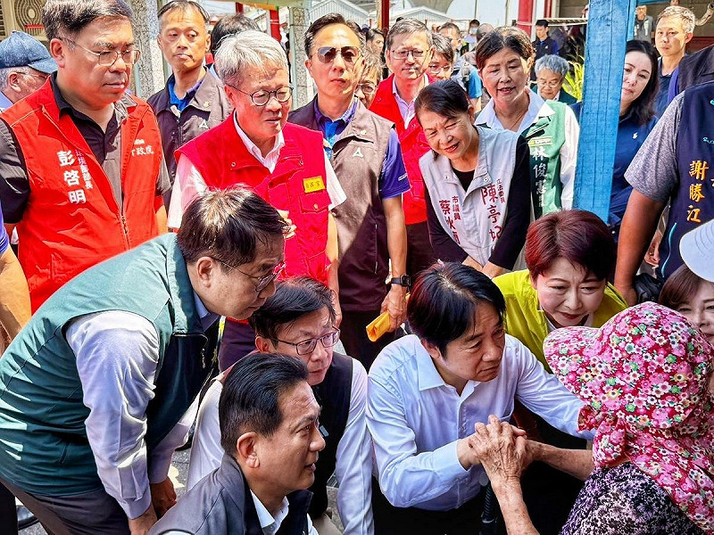 賴清德總統前往台南市七股、將軍地區勘災。   圖：行政院提供