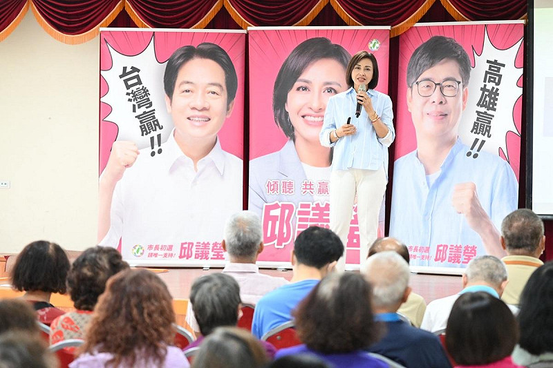 邱議瑩《傾聽、共贏之旅》來到三民區覆鼎金保安宮，為高雄市政願景提出擘劃。   圖：邱議瑩辦公室/提供
