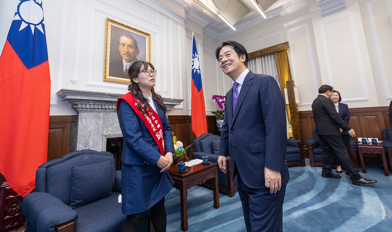  賴清德總統今（25）日上午接見「第49屆全國十大傑出農業專家」，肯定並感謝得獎人對台灣農業長期付出與貢獻。 圖：總統府提供 
