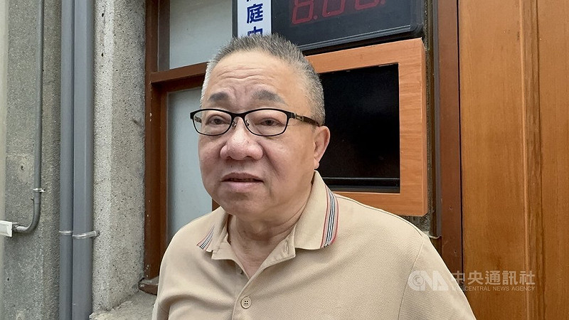 雲林縣前議長沈宗隆因涉嫌向達德能源公司收賄案，雲林地檢署前年7月底依貪污罪等罪嫌將他起訴。雲林地院25日依貪污等罪判沈宗隆3年6個月，褫奪公權8年。全案仍可上訴。沈宗隆庭後受訪時說，坦然面對司法審判。中央社記者姜宜菁攝  114年8月25日   