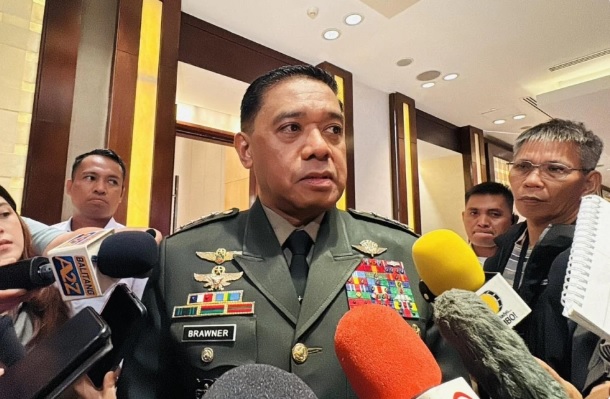 菲律賓武裝部隊總參謀長布勞納近期公開提出警告，呼籲中國不要對擱淺在仁愛礁上的馬德雷山號出手，強調如果有菲律賓人員死亡，將不排除動用武力的可能性。   圖：翻攝自 騰訊網 河東三叔