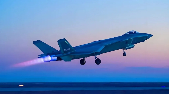 解放軍殲-20 戰機起飛 。 圖 : 翻攝自利刃