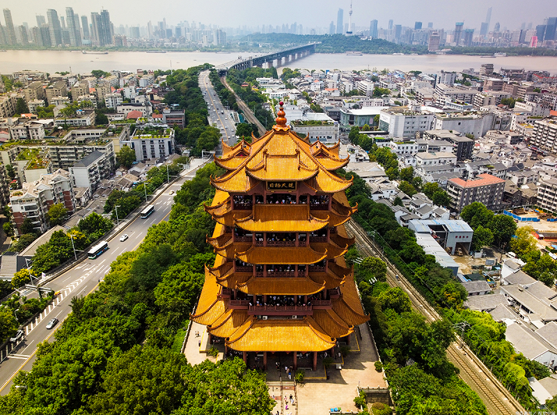 武漢樓市近年表現疲軟。搜房網數據顯示,武漢二手房價格在全國省會城市中跌幅領先,最高達 52%。國信達數據亦指出,2024 年全國法拍房掛拍量達 657,842 套,較去年增長51.69%。 圖:翻攝自水果蓮 武漢樓市近年表現疲軟。搜房網數據顯示,武漢二手房價格在全國省會城市中跌幅領先,最高達 52%。國信達數據亦指出,2024 年全國法拍房掛拍量達 657,842 套,較去年增長51.69%。 圖:翻攝自水果蓮
