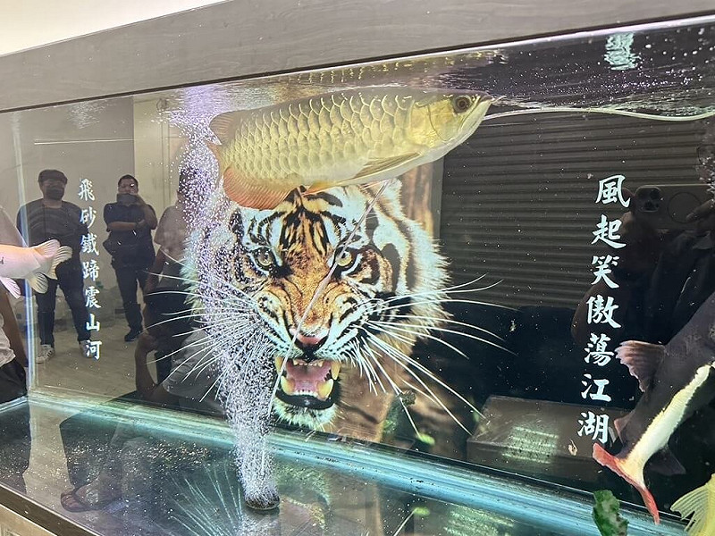 新竹幫派「風北會」在柬埔寨設境外機房，以假檢警詐騙大陸民眾，近1年詐得逾新台幣10億元遭查獲，新竹地檢署25日表示，依詐欺、組織犯罪及洗錢等罪嫌起訴27人，並求刑金主謝男15年、陳男12年，以示懲儆。（檢方提供）中央社記者郭宣彣傳真　114年8月25日   