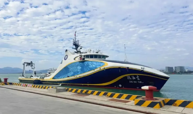 近日有消息指出，中國「珠海雲號」無人系統母艦已抵達南海黃岩島附近海域，引發外界關注其動向與可能意圖。   圖:翻攝自敏睿觀察