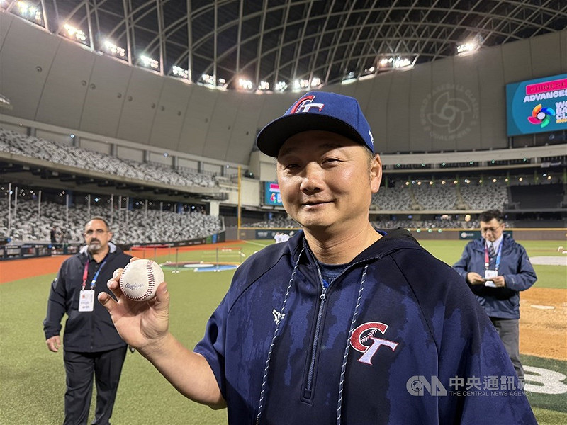 中職25日召開世界棒球經典賽（WBC）選訓會議，總教練曾豪駒表示，有初步確定80人名單、為全職業陣容。（中央社檔案照片）   