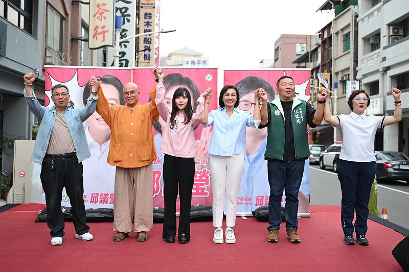 邱議瑩(右三)與黃捷(左三)聯合主辦《傾聽、共贏之旅》座談。   圖：邱議瑩辦公室/提供