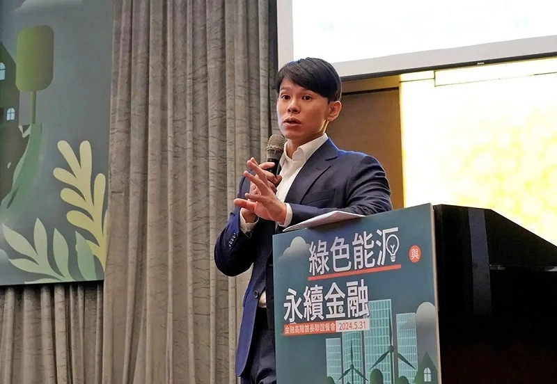 有「小英男孩」、「經濟部小鮮肉」之稱的鄭亦麟因涉嫌利用職務之便，向業者收賄，遭北檢調查。   圖：翻攝自台北金融研究發展基金會