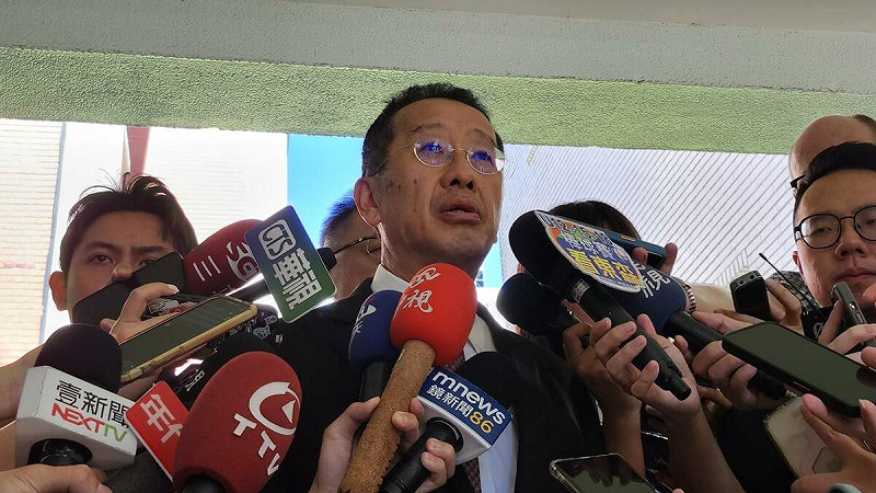 立法院今日召開院會，國防部長顧立雄於會前接受媒體聯訪。   圖：蕭依岑/攝