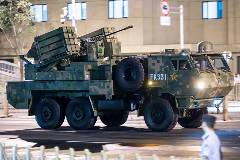 中國解放軍FK-3000低空防禦系統現身「93閱兵」彩排。   圖：翻攝「X」@Defence_IDA