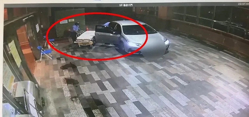 高雄義大醫院急診室接到滿身血男子，搶救後宣告不治。   圖：警方提供