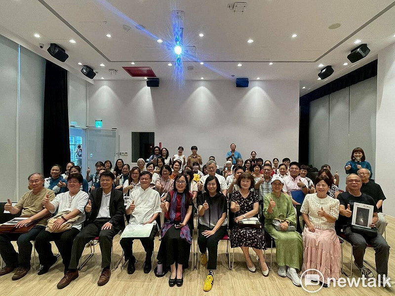 「八方藝術節」系列展覽從今(26)日起至31日迎來壓軸場,在國立台灣美術館二樓多媒體講堂外走廊登場的是水墨書畫家袁之靜(號曉然)的《大塊噫氣》。 圖:唐復年/攝