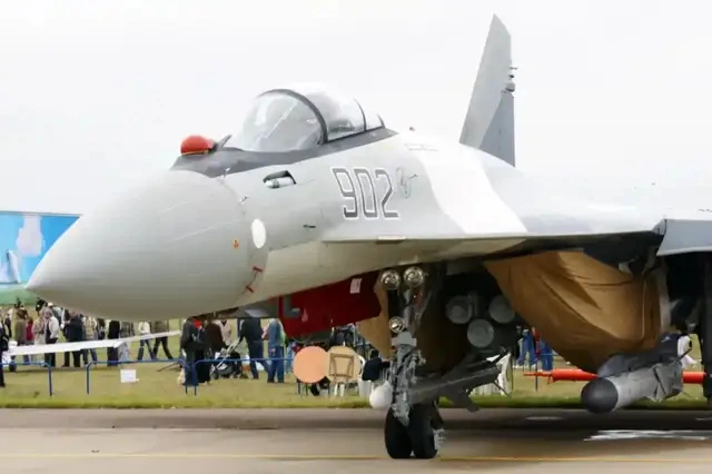 Su-35 戰鬥機。 圖：翻攝自 騰訊新聞@潛望者 