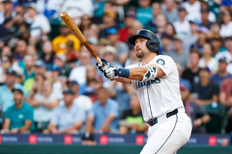 MLB西雅圖水手重砲拉利（圖）25日擊出陽春全壘打，成為大聯盟史上第2位單季擊出50支全壘打的左右開弓打者。（路透社）   