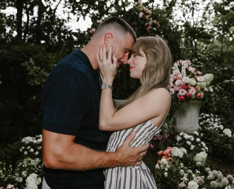 泰勒絲宣布與交往近2年的美式足球球星男友特拉維斯凱爾斯（Travis Kelce）訂婚。   圖：翻攝自泰勒絲IG
