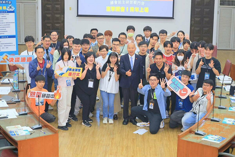 由立法院中南部服務中心主辦的「114年國會民主研習戰鬥營」於8月25日至26日圓滿落幕。   圖：立法院/提供