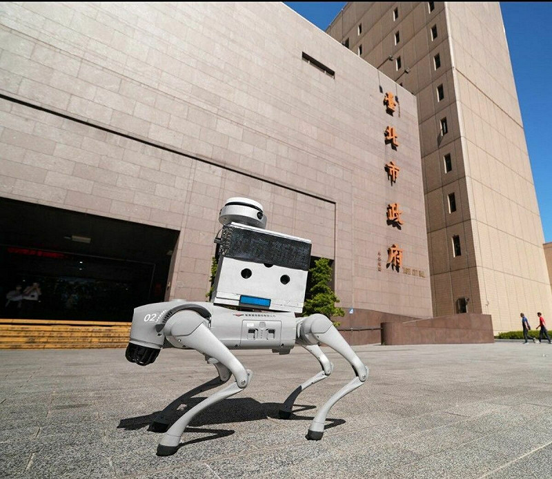 北市府將引進「智能機器狗」，簡舒培踢爆，該機器狗是中國製，質疑有國安及資安風險，她痛批市府第一時間竟扯謊美國製，用高科技包裝偷渡「帶攝像頭的特洛伊木馬」？   圖：取自李四川臉書