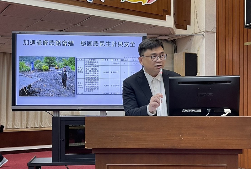 賴瑞隆在立院爭取728災後復原重建高雄部分的相關建設。   圖：賴瑞隆辦公室/提供