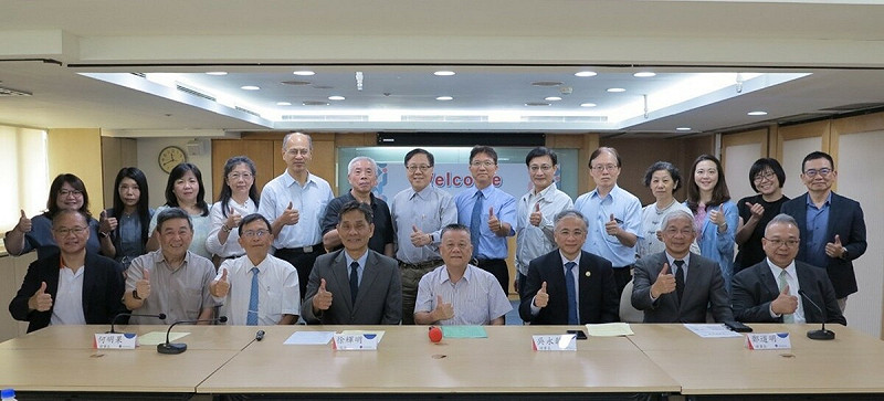 中華民國仲裁協會聯手私立大學校院協進會及私立科技大學校院協進會,27日上午舉辦「從契約訂定到爭議解決-學校民事契約仲裁經驗談」座談會。各校校長(前排)及代表合影。 圖:中華民國仲裁協會提供