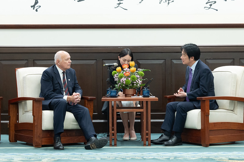 IPAC共同主席史密斯（Iain Duncan Smith，左）、總統賴清德（右）   圖：總統府提供