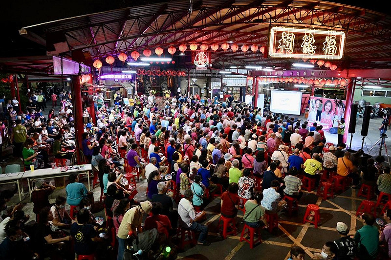 邱議瑩小港《傾聽共贏》座談會湧進數百民眾,會場大爆滿如主場優勢。 圖:邱議瑩辦公室/提供