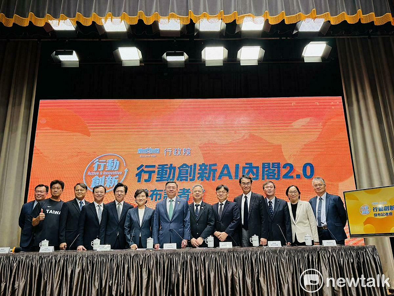 行政院長卓榮泰主持「行動創新AI內閣2.0發布記者會」。 圖:謝莉慧/攝 行政院長卓榮泰主持「行動創新AI內閣2.0發布記者會」。 圖:謝莉慧/攝
