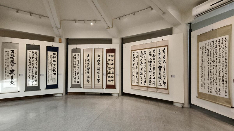 書法家阮威旭一生浸淫書法,博涉各體,桃李滿天下,備受書法界崇敬,在各界殷切期盼下,於明宗書法藝術館盛大舉辦「錦心墨痕──阮威旭書法展」,精彩可期。 圖:黃博郎/攝