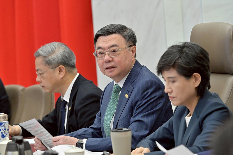 行政院長卓榮泰表示，「職業安全衛生法」是保障勞工安全健康的主要法律，這次修正是因應國際發展趨勢、國內產業現況及社會期待，強化源頭防災、加強承攬管理、增訂職場霸凌防治規範及適度提高罰鍰上限額度等。   圖：行政院提供