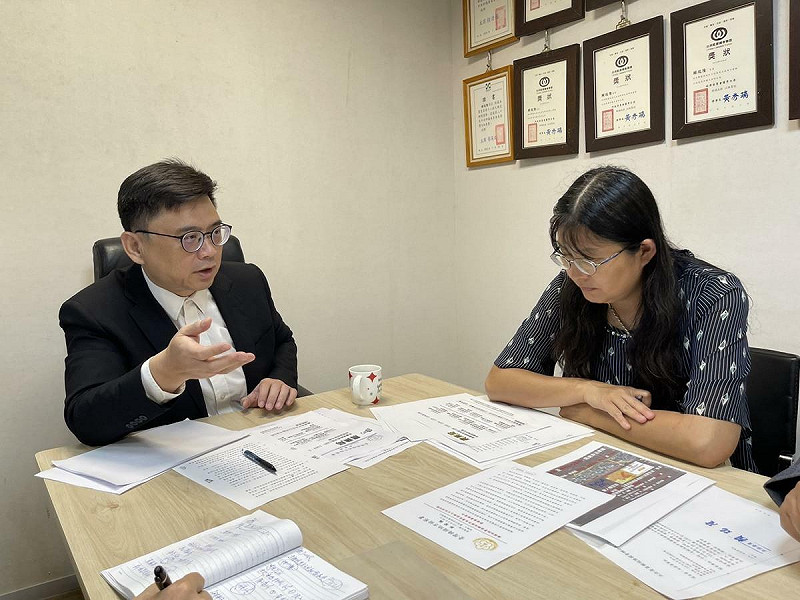賴瑞隆(左)邀農業部說明行政調查進度及預防作為=.    圖：賴瑞隆辦公室/提供