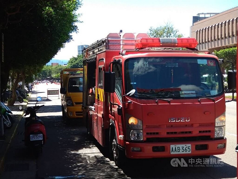 台北市警消29日上午獲報，北一女發生火警，派員到場發現為地下室變電箱冒煙，內部無人。校方表示，正在處理中，沒有學生受影響。（翻攝畫面）中央社記者劉建邦傳真　114年8月29日   