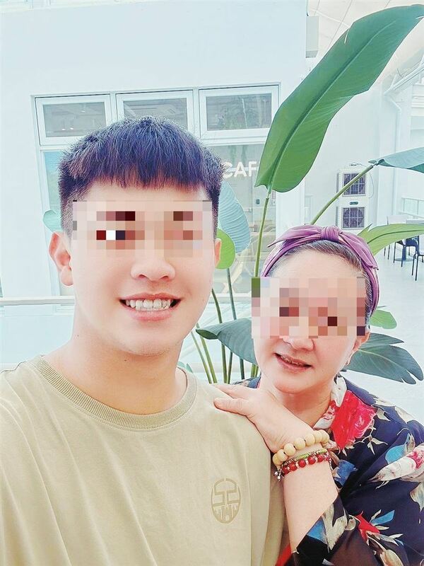 涉嫌性侵的許姓男子身分遭網友起底，任職於十軍團52工兵群。   圖：翻攝自臉書