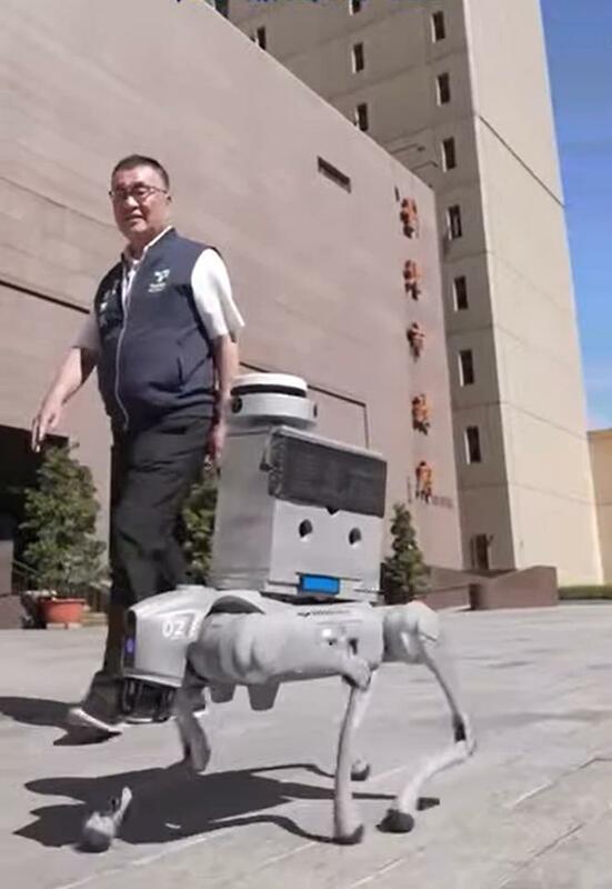 北市府將引進「智能機器狗」,遭踢爆是中國製,有國安、資安風險。 圖:截自李四川臉書影片